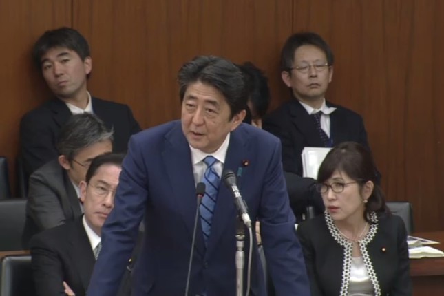 衆院外務委員会で答弁する安倍晋三首相（写真は衆議院インターネット中継から）