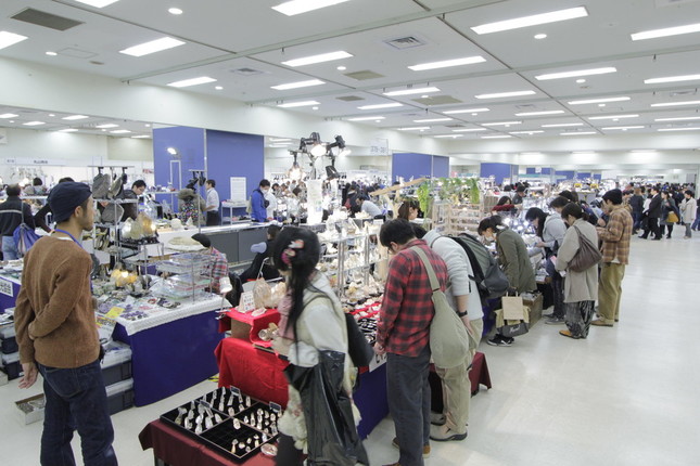 例年、大勢の客でにぎわう「東京ミネラルショー」（写真は過去の開催時の様子）