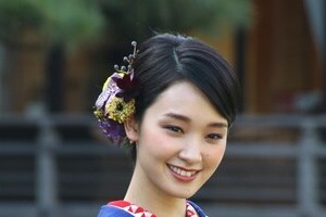 剛力彩芽、ベッキーをインスタで「フォロー」 「恋人」前澤社長と2人だけ...ネット注目