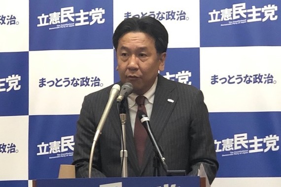 立憲民主党の枝野幸男代表。指原莉乃さんの卒業よりも、竹内さんの卒業の方が「大きな話」だと話した