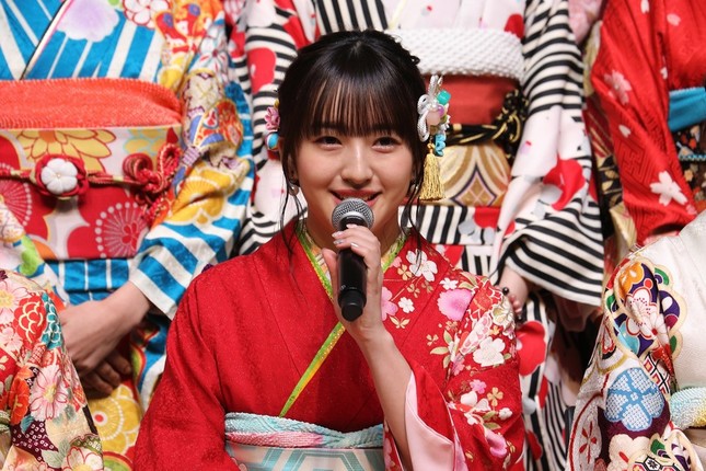 HKT48の田島芽瑠さん。指原莉乃さんからは「自分では行けないような額」の小顔サロンでの施術をプレゼントされた