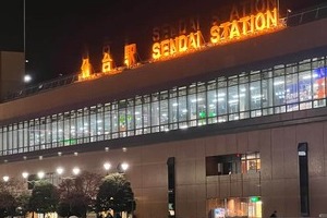 改札機に土足で乗り...飛び降りて笑い声　迷惑行為の動画拡散、JR東も確認「お止めいただきたい」