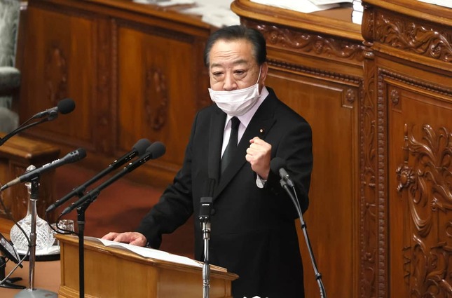 衆院本会議で追悼演説に臨む野田佳彦元首相（写真：つのだよしお/アフロ）