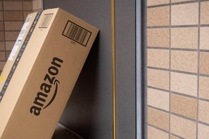 Amazon配達員が奇跡のショット...置き配でまさかの映り込み　「ほっこり」「絶対狙ったな笑」SNSで話題