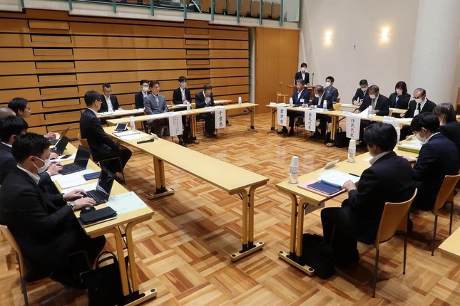 「JR久留里線（久留里・上総亀山間）沿線地域交通検討会議」の初回会合では、地域住民に向けた説明会を開くことで合意した