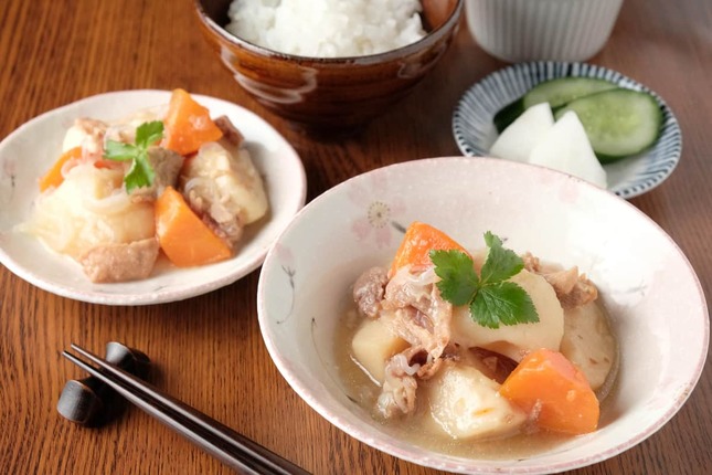 （メニュー例）だしをきかせた味しみ肉じゃが