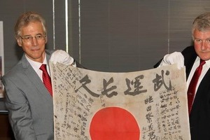 太平洋戦争「寄せ書き日の丸」が米国から遺族の元へ　博物館長「返還できることを光栄に思う」