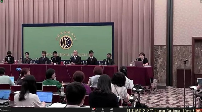 日本記者クラブで会見を開いた「ジャニーズ性加害問題当事者の会」（日本記者クラブのYouTubeチャンネルより）