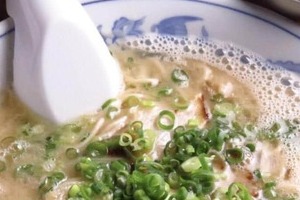 「勘違いするな」人気ラーメン店主が客にブチギレ　背油追加の料金めぐる苦情に「なんでも無料と思っているのか」