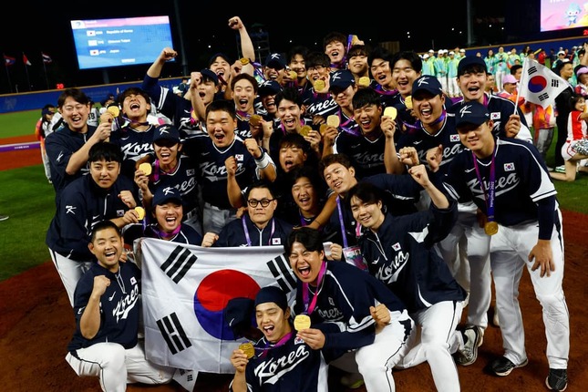 大会4連覇を達成した韓国代表（写真：ロイター/アフロ）