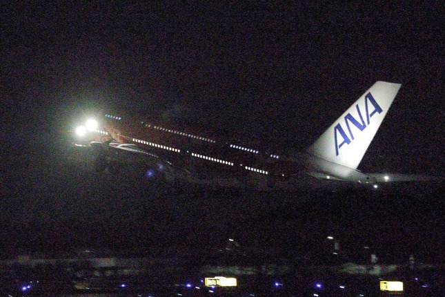 ホノルルに向けて離陸するエアバスA380型機