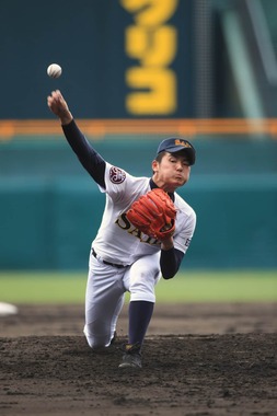 高校時代の安楽智大投手（写真：岡沢克郎/アフロ）