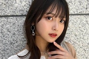 モザイク越しでも「かなり美人」「絶対若い」　人気グラドル、家族写真の反響にご満悦「自慢の両親！」