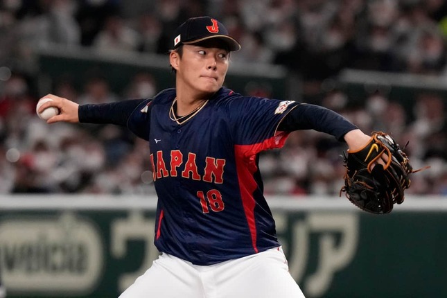 3月開催のWBCで力投する山本由伸投手（写真：AP/アフロ）