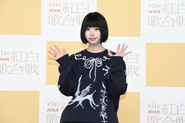 「第74回NHK紅白歌合戦」に出場した「あのちゃん」ことanoさん（c）NHK