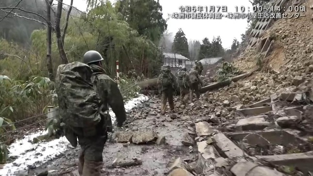 陸上自衛隊中部方面隊のYouTubeチャンネル動画より。被災地の孤立地域へ徒歩で物資輸送