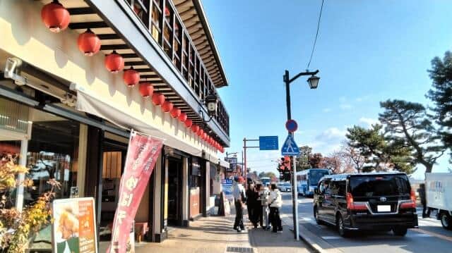 京都・嵐山のお土産店の風景