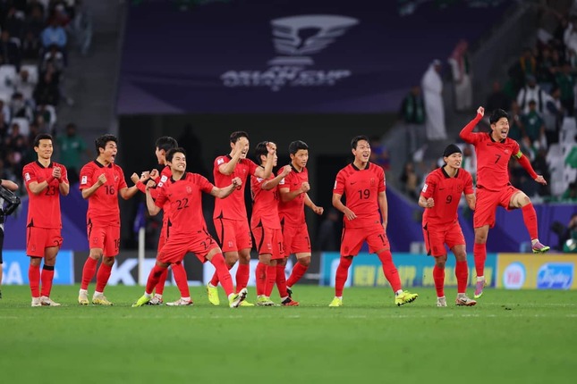 勝利を喜ぶ韓国代表（写真：森田直樹/アフロスポーツ）