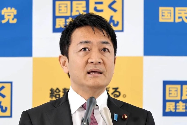 記者会見する国民民主党の玉木雄一郎代表（写真は国民民主党の配信動画から）