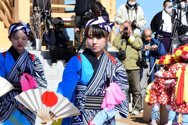 2024年2月、「請戸の田植踊」を奉納する横山さん（写真提供：横山和佳奈さん）