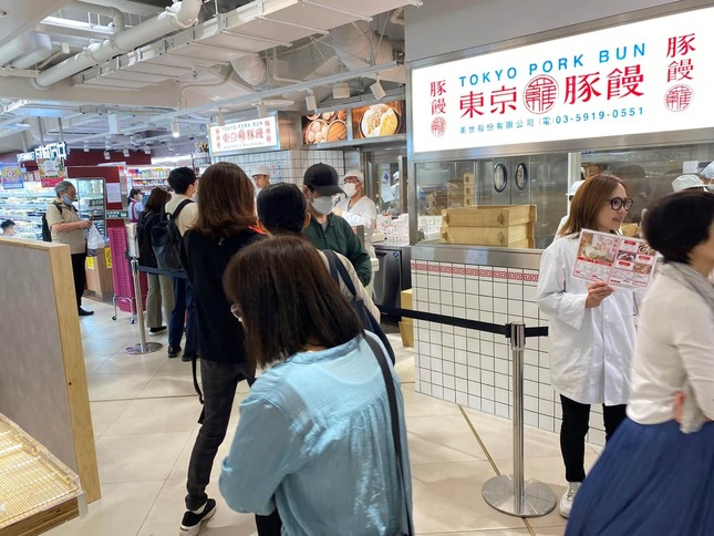 「羅家 東京豚饅」の店舗（編集部撮影、2024年）