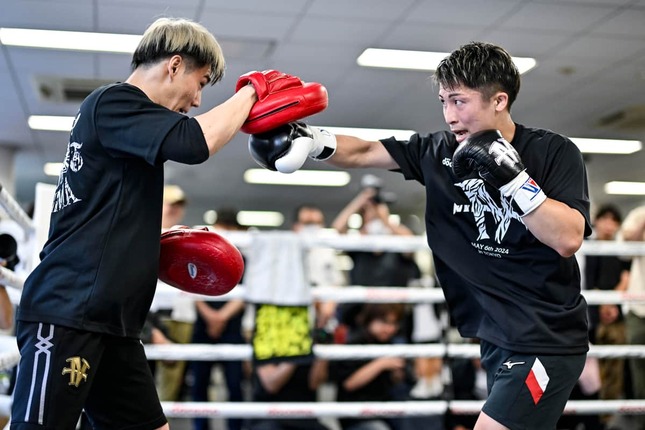 練習を公開した井上尚弥（写真：山口フィニート裕朗/アフロ）