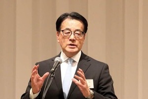 立憲・岡田幹事長の演説告知の看板、無許可だった　強制撤去の市が怒り「街路樹を痛めつけて立てるってありえない」