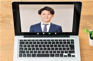 「オンライン面接では、面接官を見るな！」　カメラ見て話したほうが評価大幅アップ...広島大学の研究で明らかに