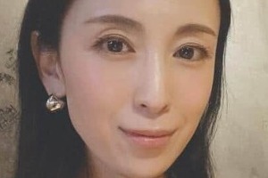 【画像】「46歳とは思えない」雛形あきこ、トレーニング姿で魅了　汗にじむ？「素敵なBODY」春には娘が大学卒業