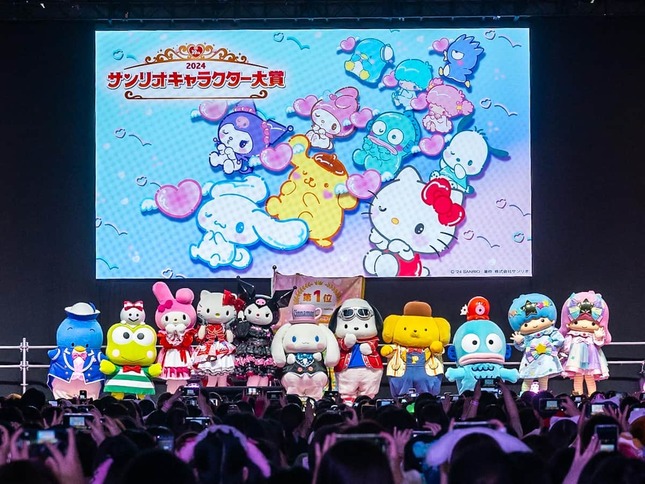 「2024年サンリオキャラクター大賞」の様子。シナモロールが5連覇を達成した(C)’24 SANRIO　　(C)’24 SANRIO/SEGATOYS　　(C)’24 SANRIO/SHOCHIKU　　(C)’24 JMA Co., Ltd.　　BP　　CHOCOLATE　　JAPANCD PC　　MMP,TX　　S/D・G　　SP-M　　S/T・F　　著作（株）サンリオ