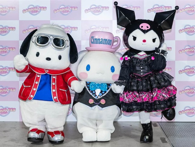 1位のシナモロール、2位のポチャッコ、3位のクロミ
(C)’24 SANRIO　　(C)’24 SANRIO/SEGATOYS　　(C)’24 SANRIO/SHOCHIKU　　(C)’24 JMA Co., Ltd.　　BP　　CHOCOLATE　　JAPANCD PC　　MMP,TX　　S/D・G　　SP-M　　S/T・F　　著作（株）サンリオ