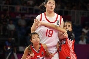 女子バスケ、220センチの17歳に世界が驚愕　国際大会で鮮烈デビュー「誰も止められない」【U18 女子アジアカップ】