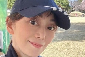 「老眼鏡はじめました」葉月里緒奈48歳、メガネ姿も「かわいい」　「本物のハズキルーペじゃん」「素敵な年齢の重ね方」