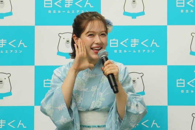 村重杏奈さん。夏祭りの思い出を語った