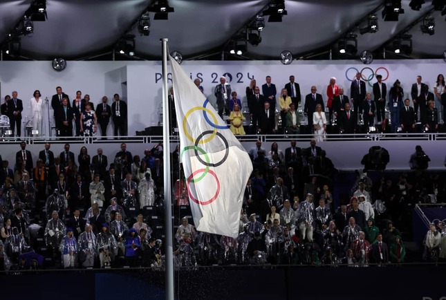 逆さまに掲載された五輪旗（写真：PA Images/アフロ）