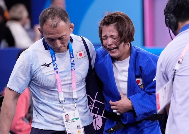 敗退後に号泣する阿部詩選手（写真：AP/アフロ）