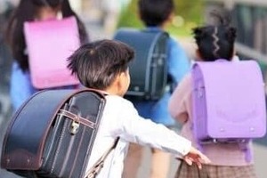 「♯学童落ちた」働く母親の悲痛な声　「学童に預けられなかった」2割、待機児童が深刻化　専門家「施設より、職場の改革が必要」