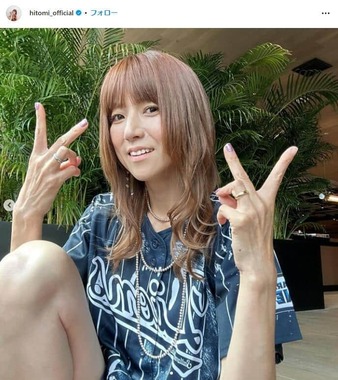 4児母hitomi、48歳の水着姿にファンもん絶 「セクシーなんだからぁ」「美脚がスゴイ！」: J-CAST ニュース【全文表示】