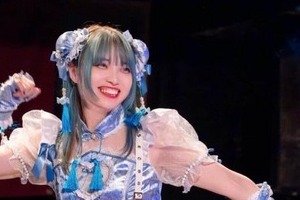 「43歳現役アイドル」まりえ　「13年ぶりに水着でライブ」笑顔でピース、メイクテクニックも紹介