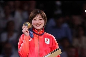 「柔道着も私服もトレ着も素敵」　五輪柔道「金」角田夏美のモノトーンお買い物コーデが「可愛すぎる」