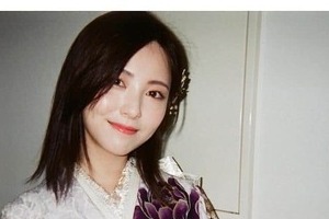 誕生日迎えた浜辺美波、友人との写真を公開も塗りつぶし　意図を説明「誤解なきよう」