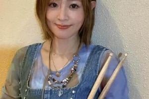 3児のママ・大沢あかね（39）肩出しコーデ　「似合ってて素敵！」「どんどんお綺麗に」