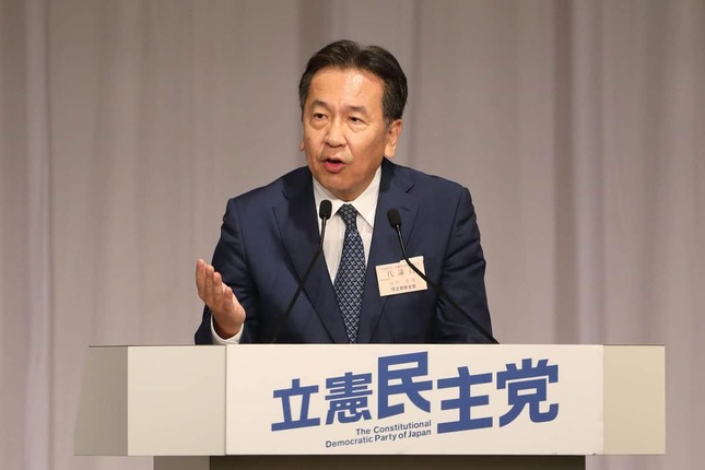 1回目の投票の前に演説する枝野幸男元代表。次男は「誰に似たのか、地下アイドルを追いかけています」