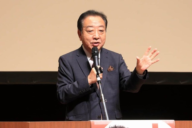 集会で演説する立憲民主党の野田佳彦代表。田原総一朗氏から「自民党みたいな顔」だと言われたという