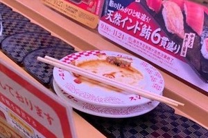 スシローで訪日客トラブル？食後の皿が回転レーンに...　広報は謝罪「ご不快な思いをおかけした」