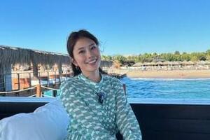 稲村亜美、黒水着で「地中海をぷかぷか」トルコのリゾート満喫　「どんどん綺麗に」「ヤバいっす！」