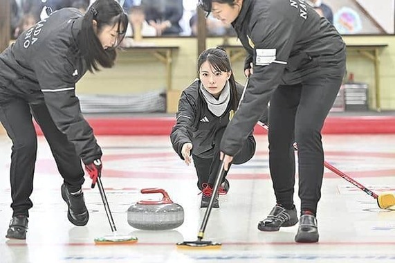 川口ゆりなの軽井沢チーム。（C）2024「カーリングの神様」製作委員会