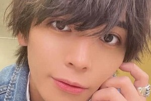 父は人気芸人、母は人気タレント、妹は人気俳優...　26歳イケメンアイドルの近影にネット衝撃「うわぁかっこいい」