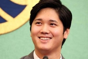 大谷翔平、愛犬デコピンとどこに行くにも一緒　レアな散歩中の動画も...「幸せそうな笑顔が見れて嬉しい」