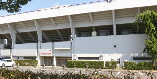 横浜FCの本拠地・ニッパツ三ツ沢球技場